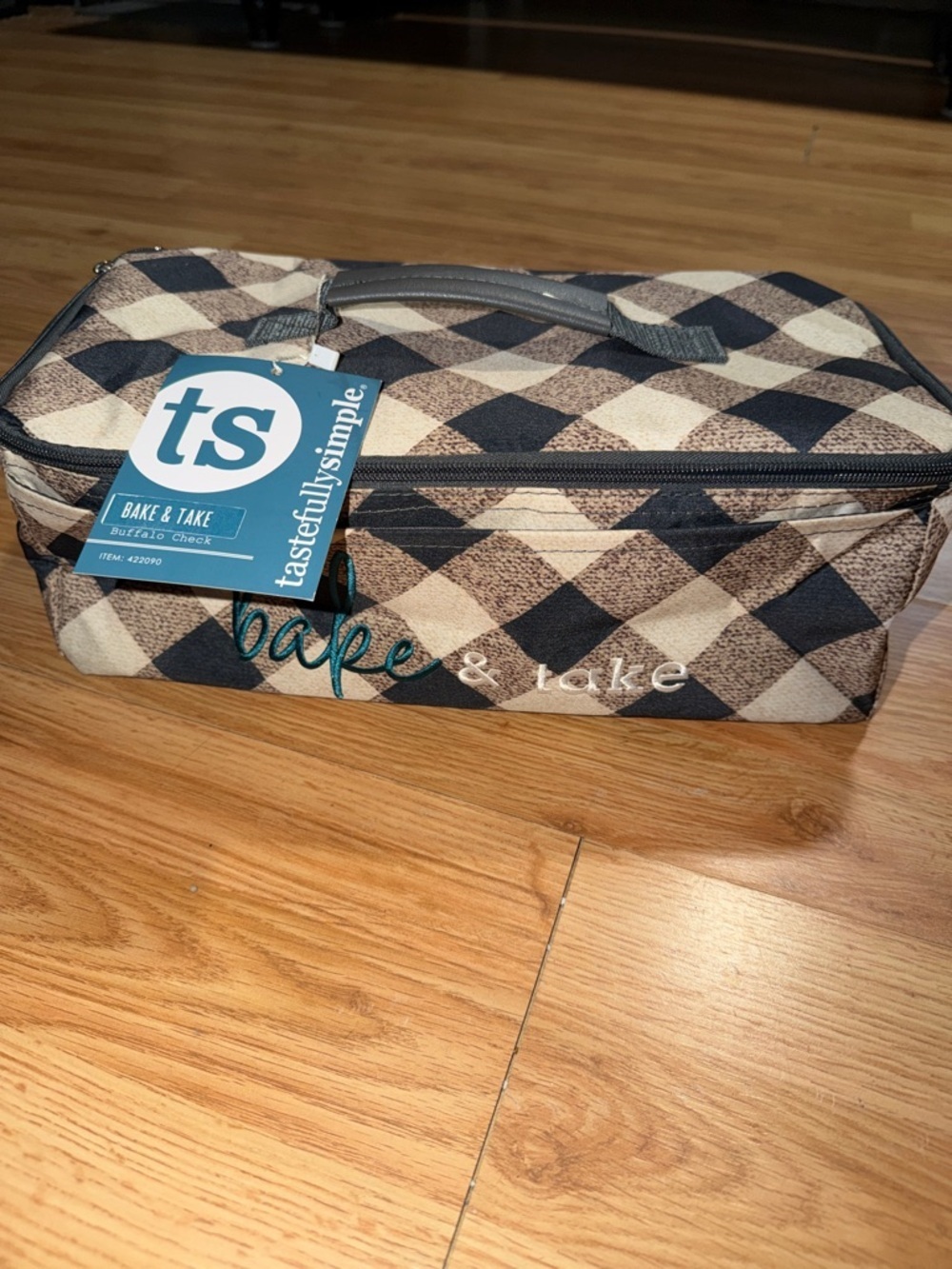 NWT Tastfully Simple Bake & Take Bag